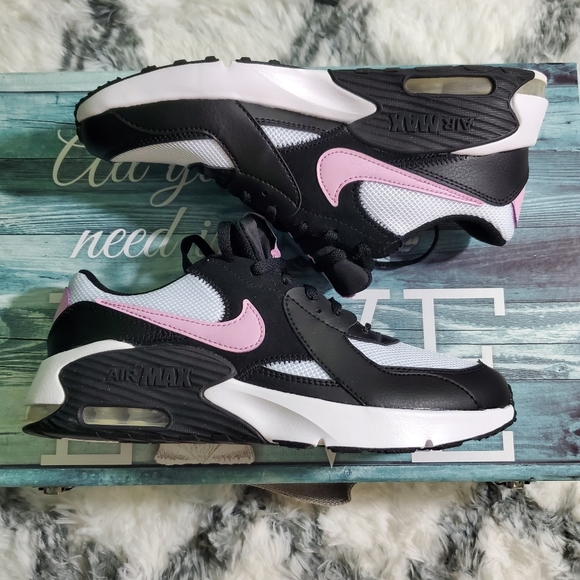 Nike Shoes - Nike women air max excee gs